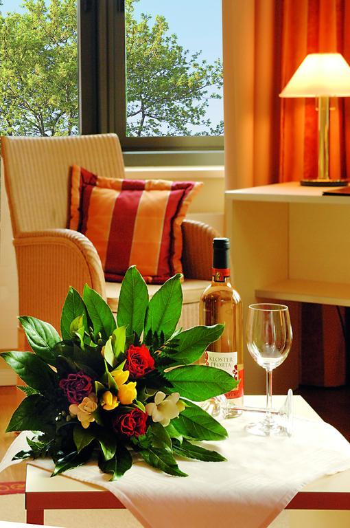 Parkhotel Gueldene Berge Weißenfels Стая снимка