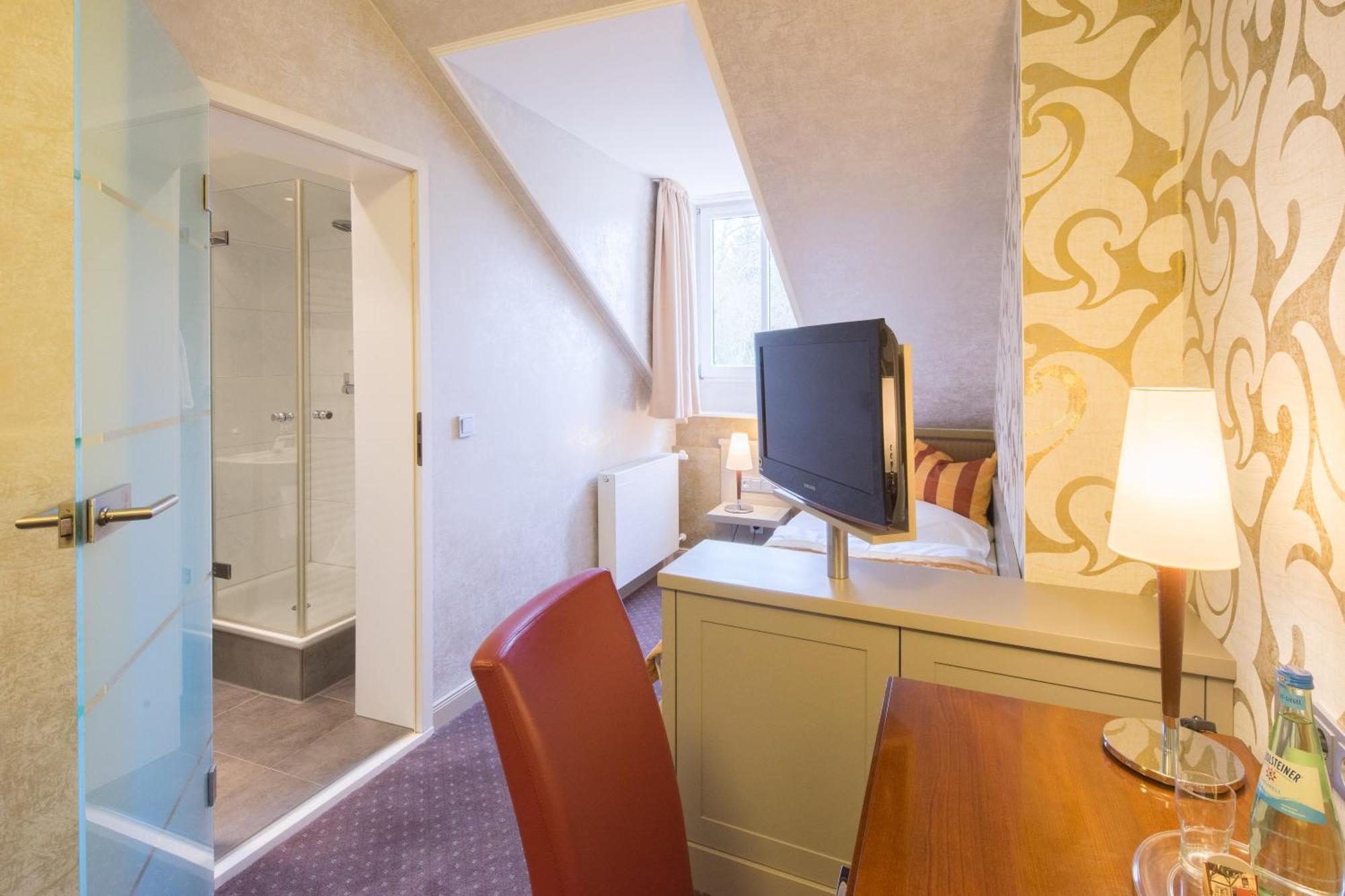 Parkhotel Gueldene Berge Weißenfels Стая снимка