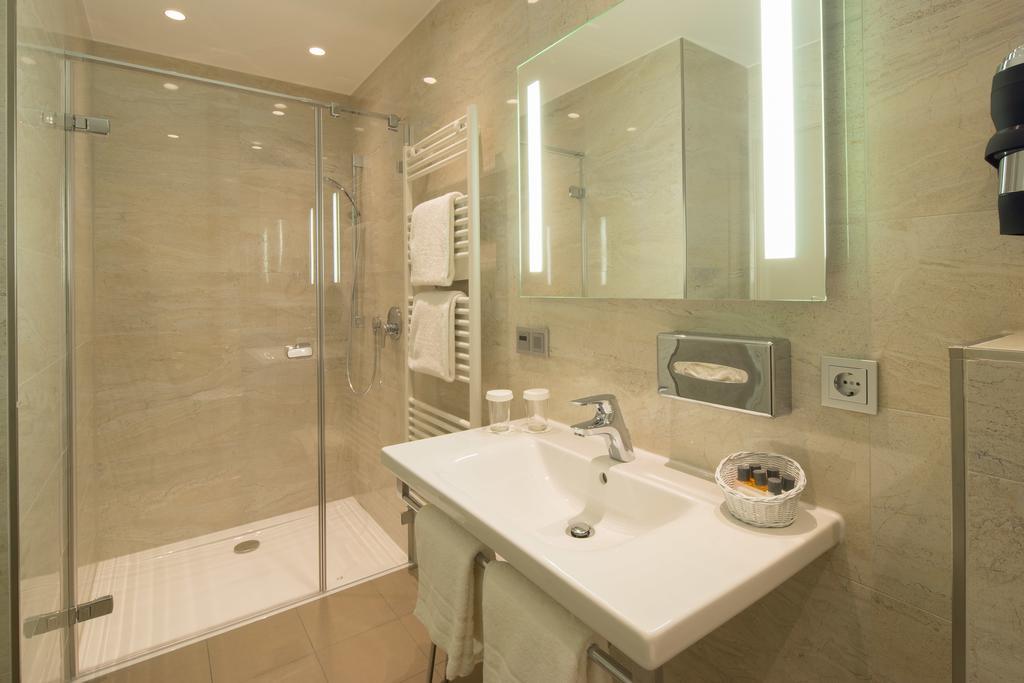 Parkhotel Gueldene Berge Weißenfels Стая снимка