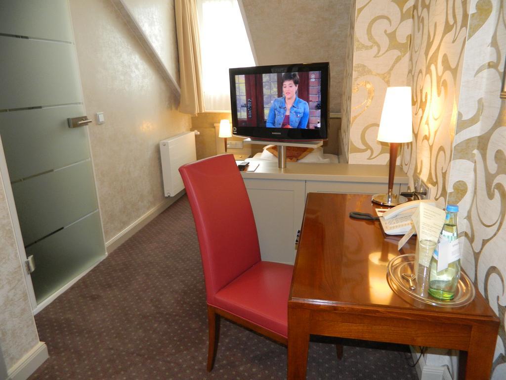 Parkhotel Gueldene Berge Weißenfels Стая снимка